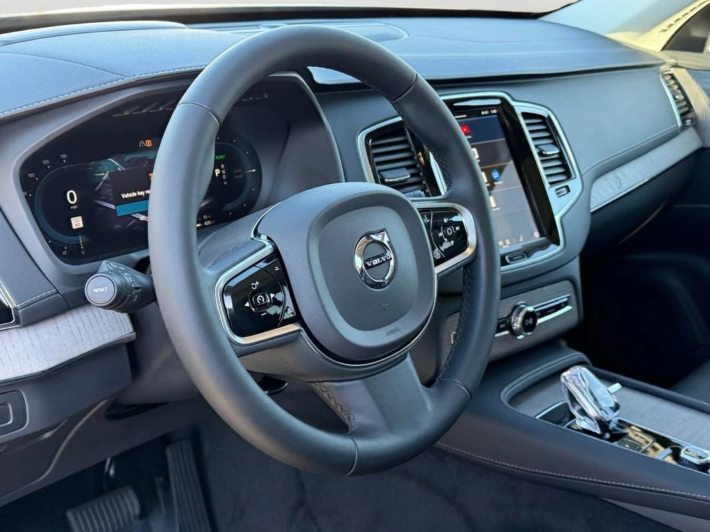 2023 Volvo - image 17