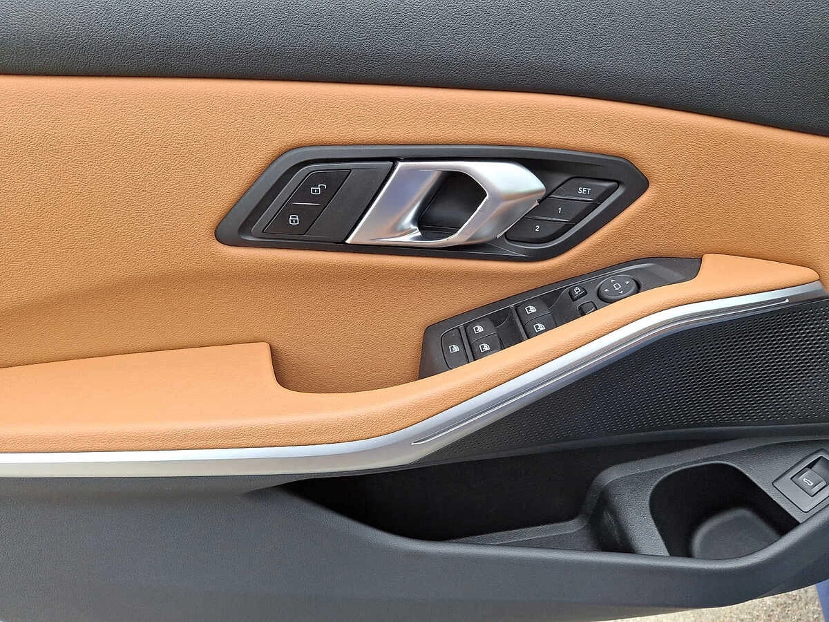 2025 BMW 3 Series 330i - Photo 9