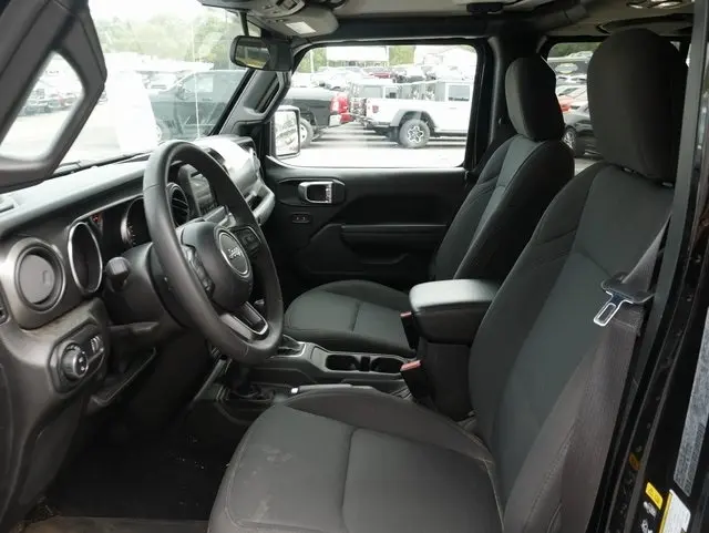 2023 Jeep Gladiator Sport photo 4