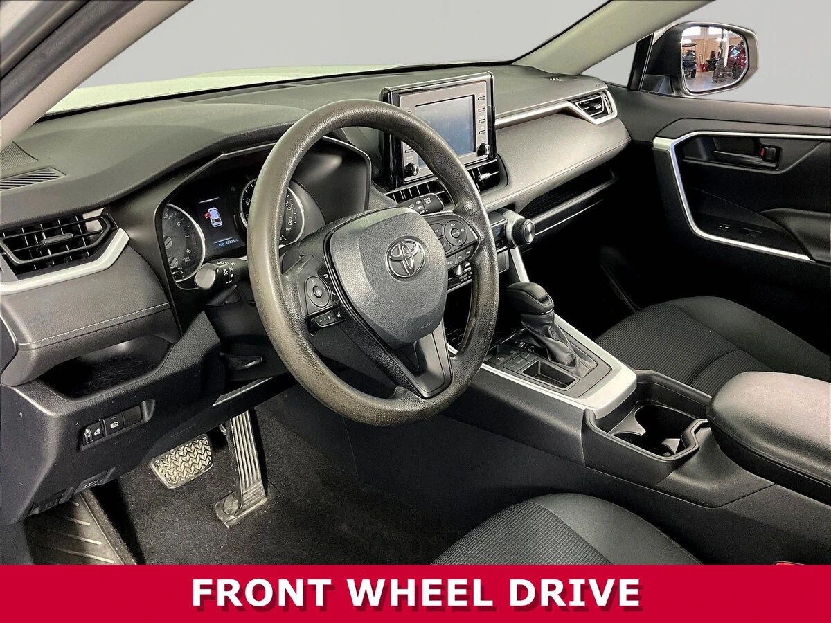 2019 Toyota RAV4 LE - Photo 15
