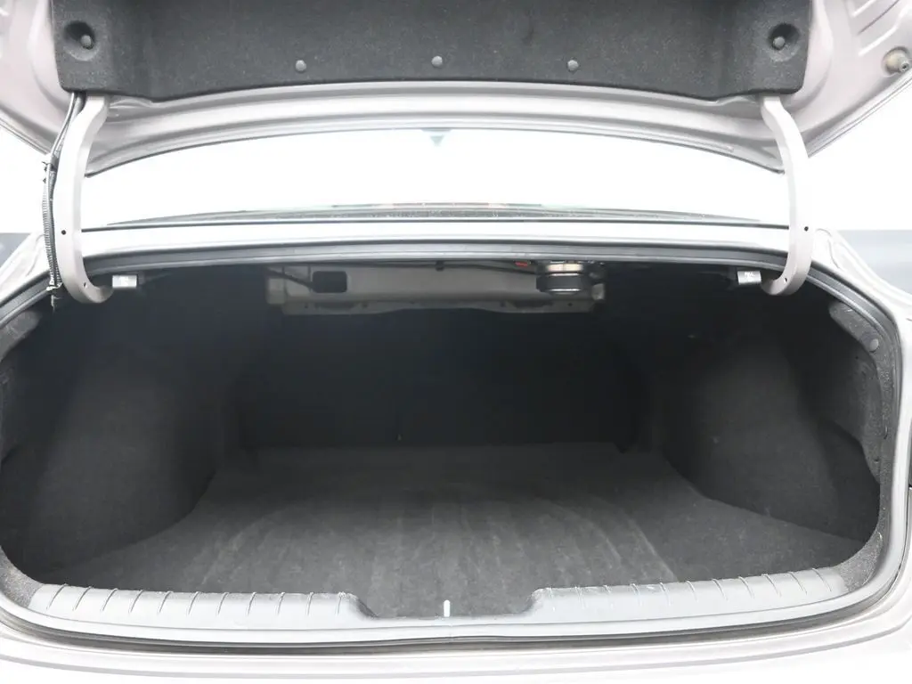 2024 Hyundai Elantra Limited photo 24
