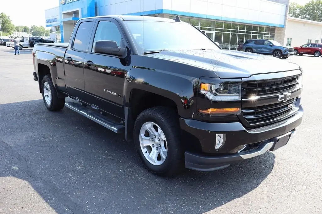 Used 2018 Chevrolet Silverado 1500 LT with VIN 1GCVKREC6JZ115304 for sale in Atwater, OH
