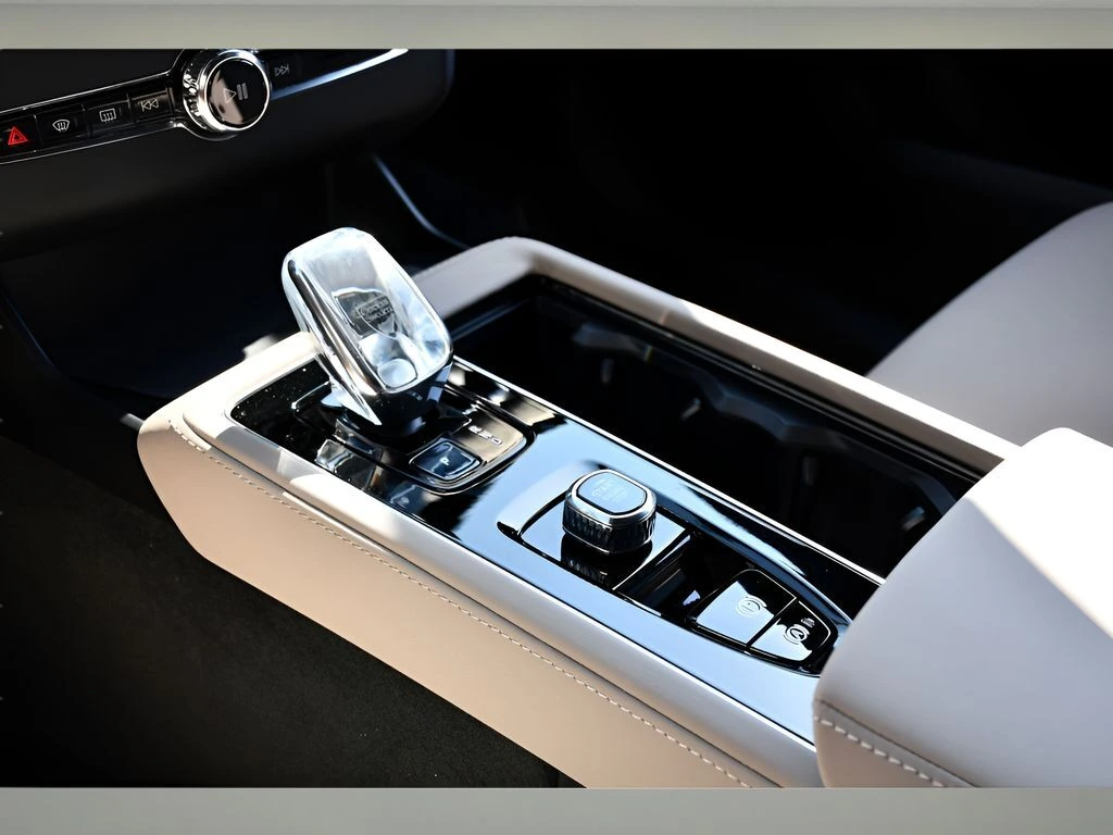 2026 Volvo XC90 Plus - Photo 37
