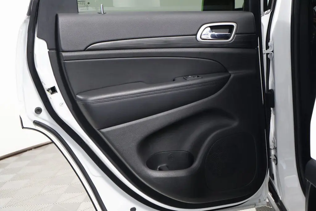 2020 Jeep Grand Cherokee Laredo E photo 13