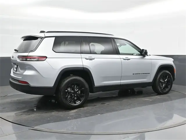 2024 Jeep Grand Cherokee Altitude X photo 2