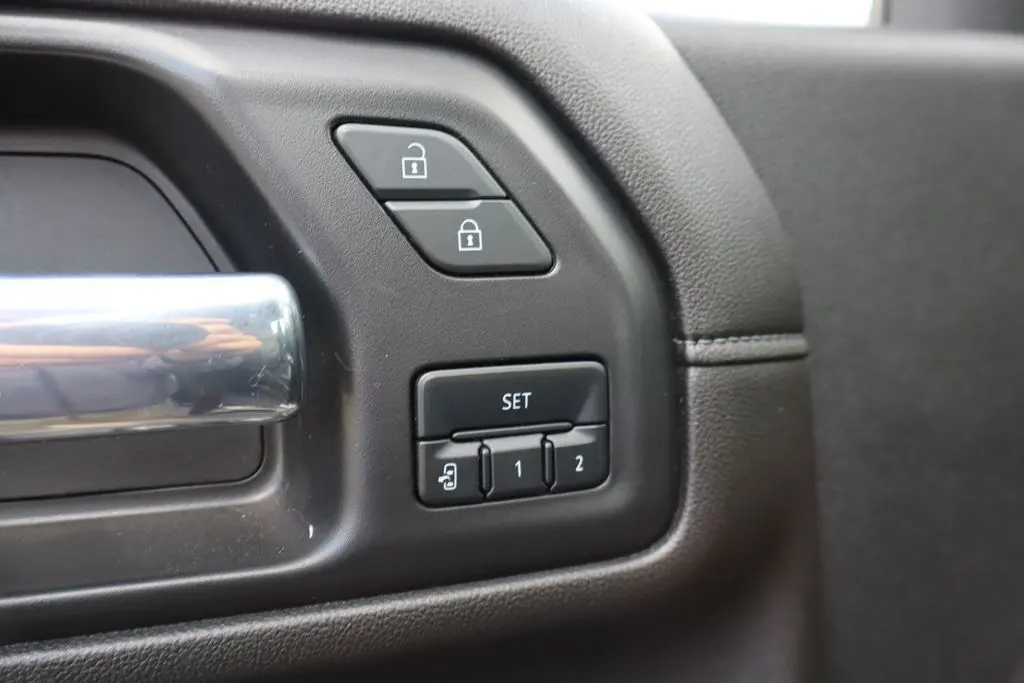 2022 Chevrolet Silverado LTZ photo 12