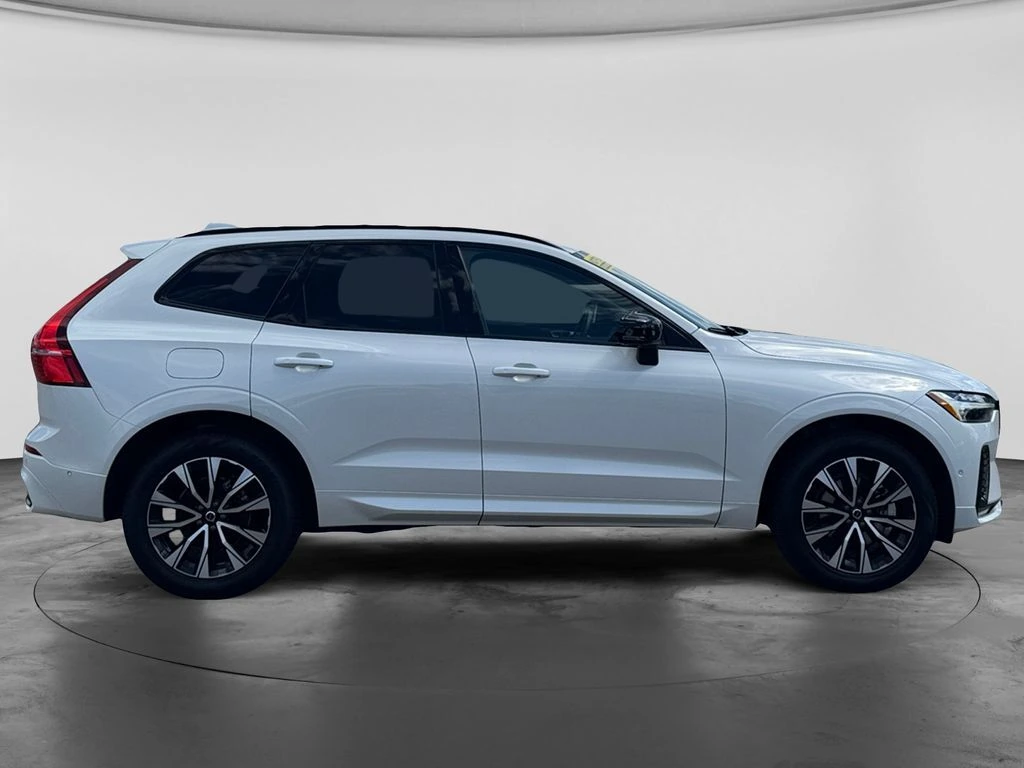 2025 Volvo XC60 Plus - Photo 8