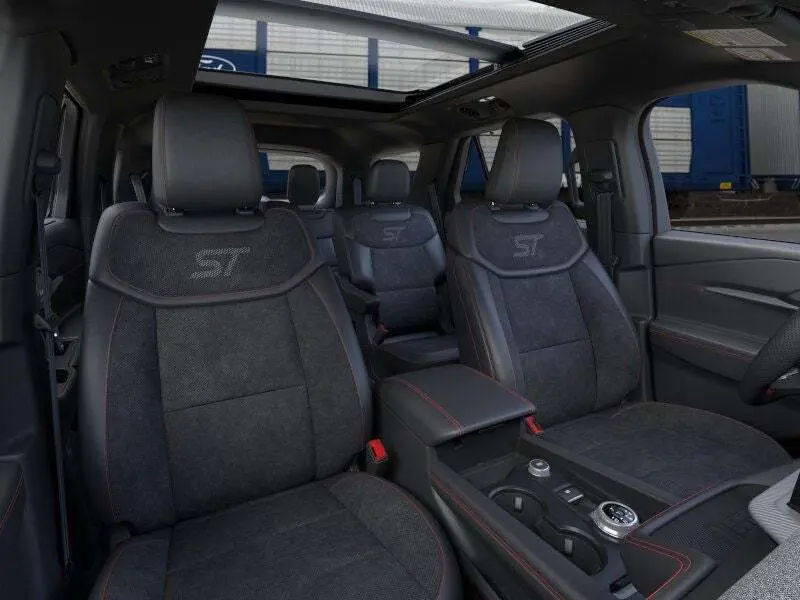 2025 Ford Explorer ST photo 8