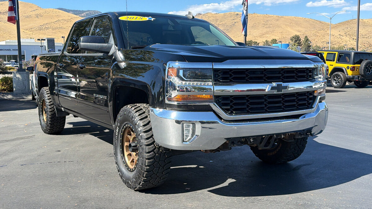 2018 Chevrolet Silverado 1500 4WD Crew Cab 143.5 LT w/1LT