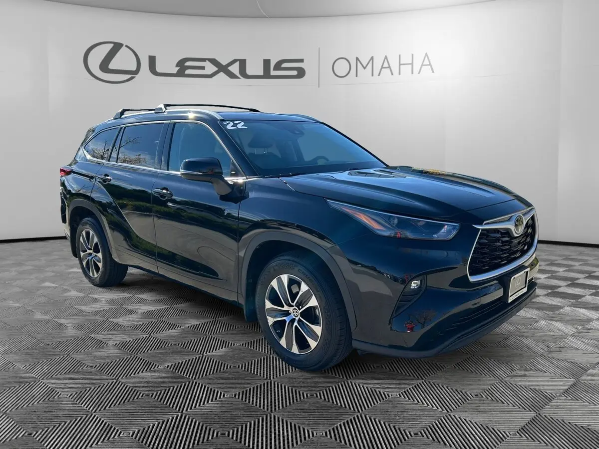 2022 Toyota Highlander XLE's photo