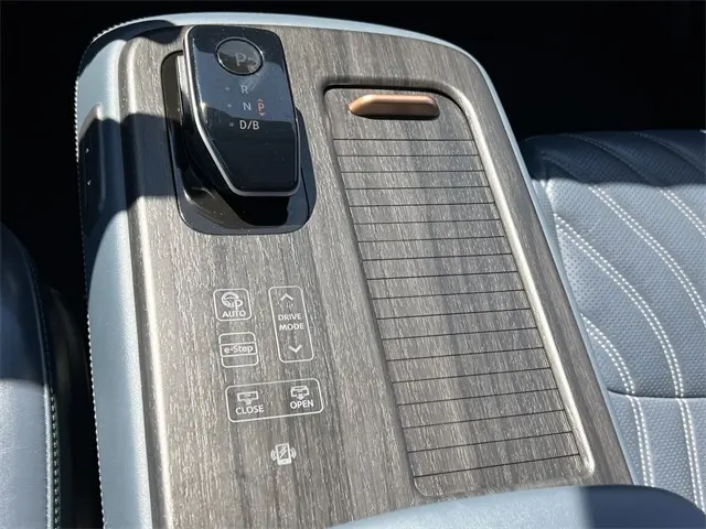 2023 Nissan ARIYA Platinum e-4ORCE photo 15