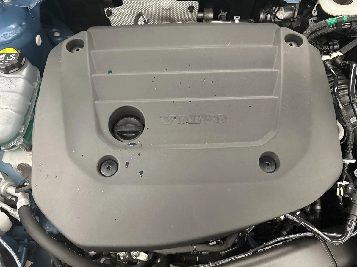 2025 Volvo - image 27