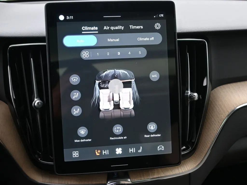 2026 Volvo - image 15