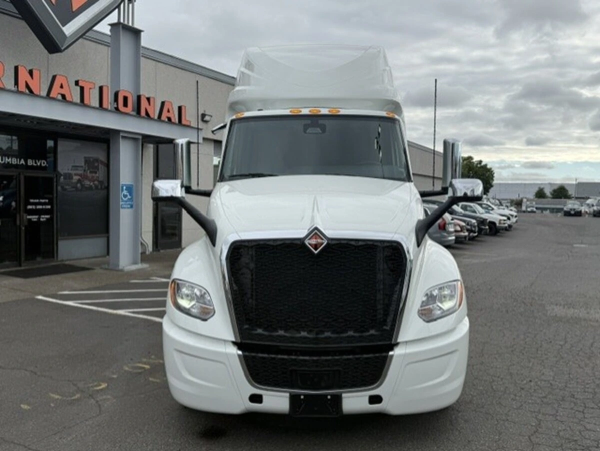2027 International LT — photo 2