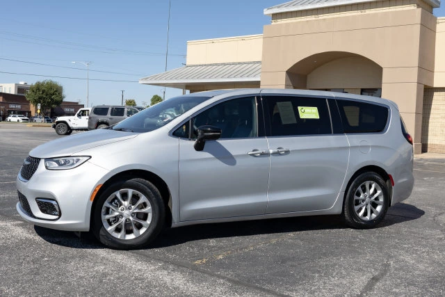 2026 Chrysler Pacifica Limited - Photo 10