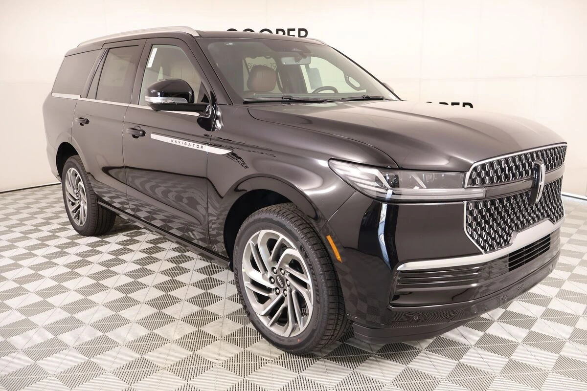 2026 Lincoln Navigator Reserve 4WD's photo