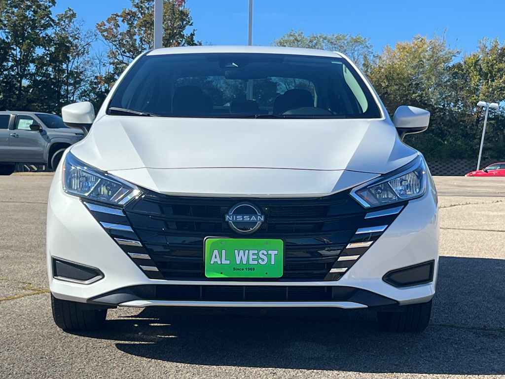 2024 Nissan Versa SV photo 3
