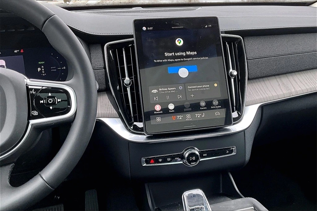 2026 Volvo - image 6