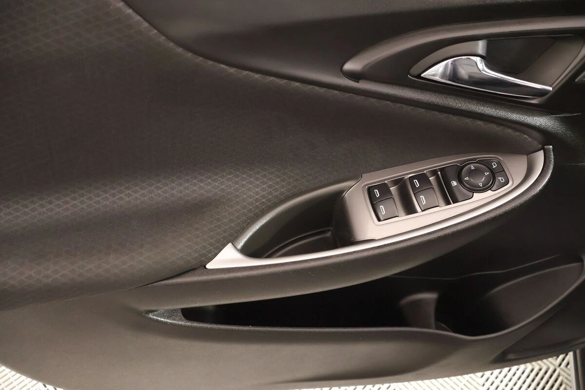 2025 Chevrolet Malibu RS - Photo 14
