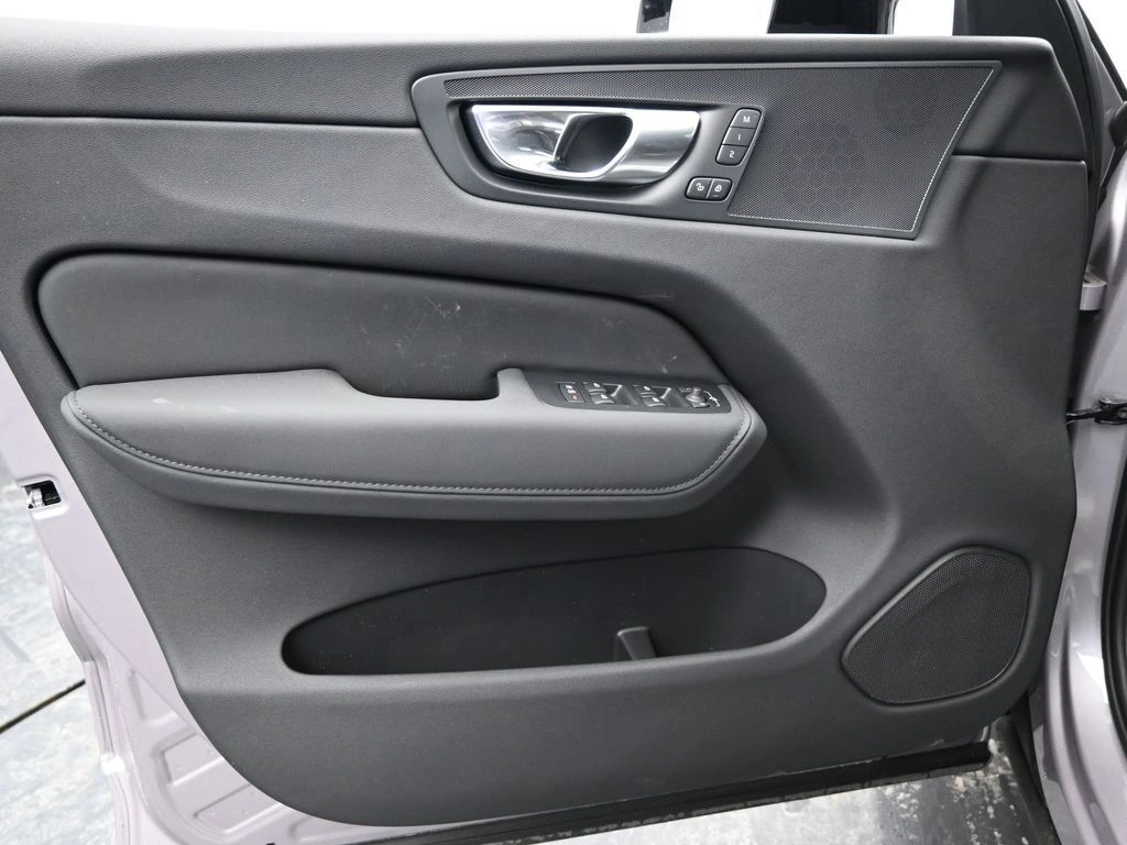 2026 Volvo - image 23