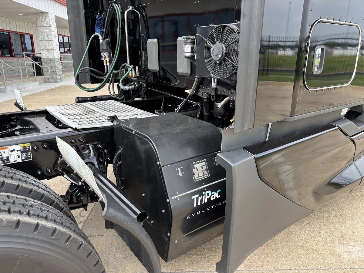 2023 Kenworth T680 — photo 6