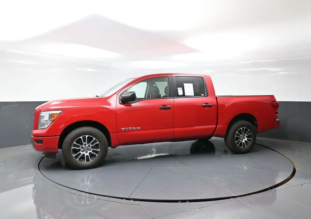 2022 Nissan Titan SV photo 4