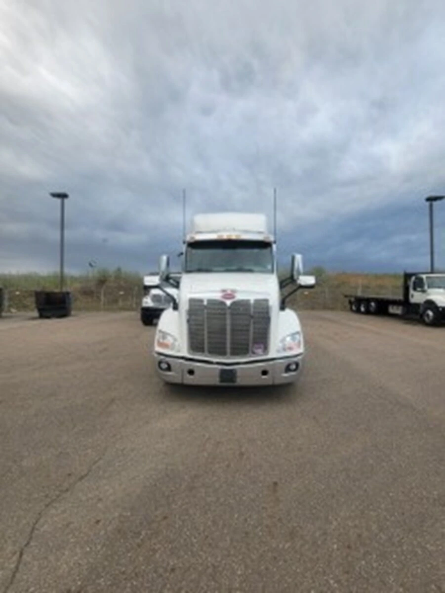 2020 Peterbilt 579 in Youngstown, OH — photo 2