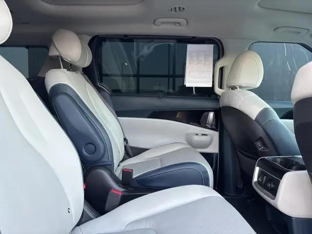 2025 Kia Carnival SX Prestige photo 13