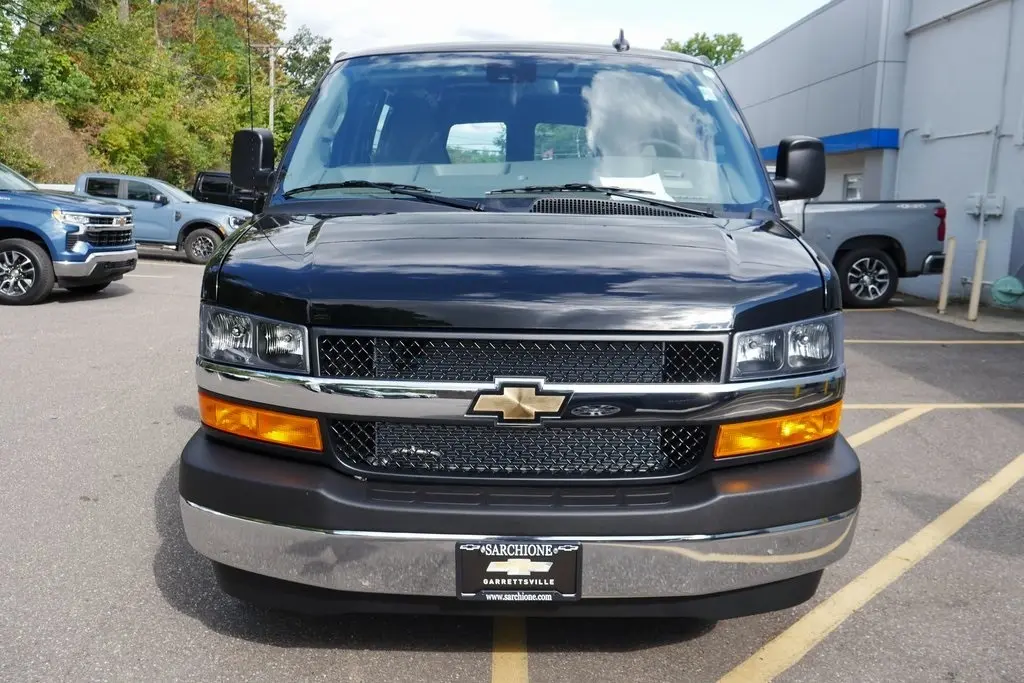 2025 Chevrolet Express 2500 Work photo 2