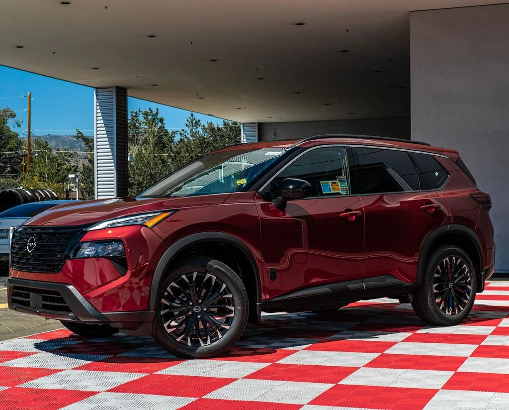 2026 Nissan Rogue Dark Armor AWD's photo