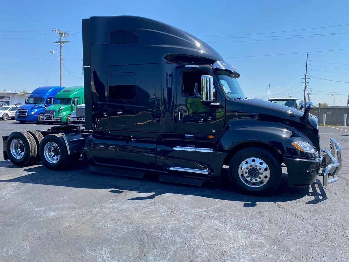 2023 International LT — photo 7
