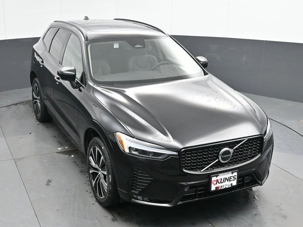 2025 Volvo - image 36