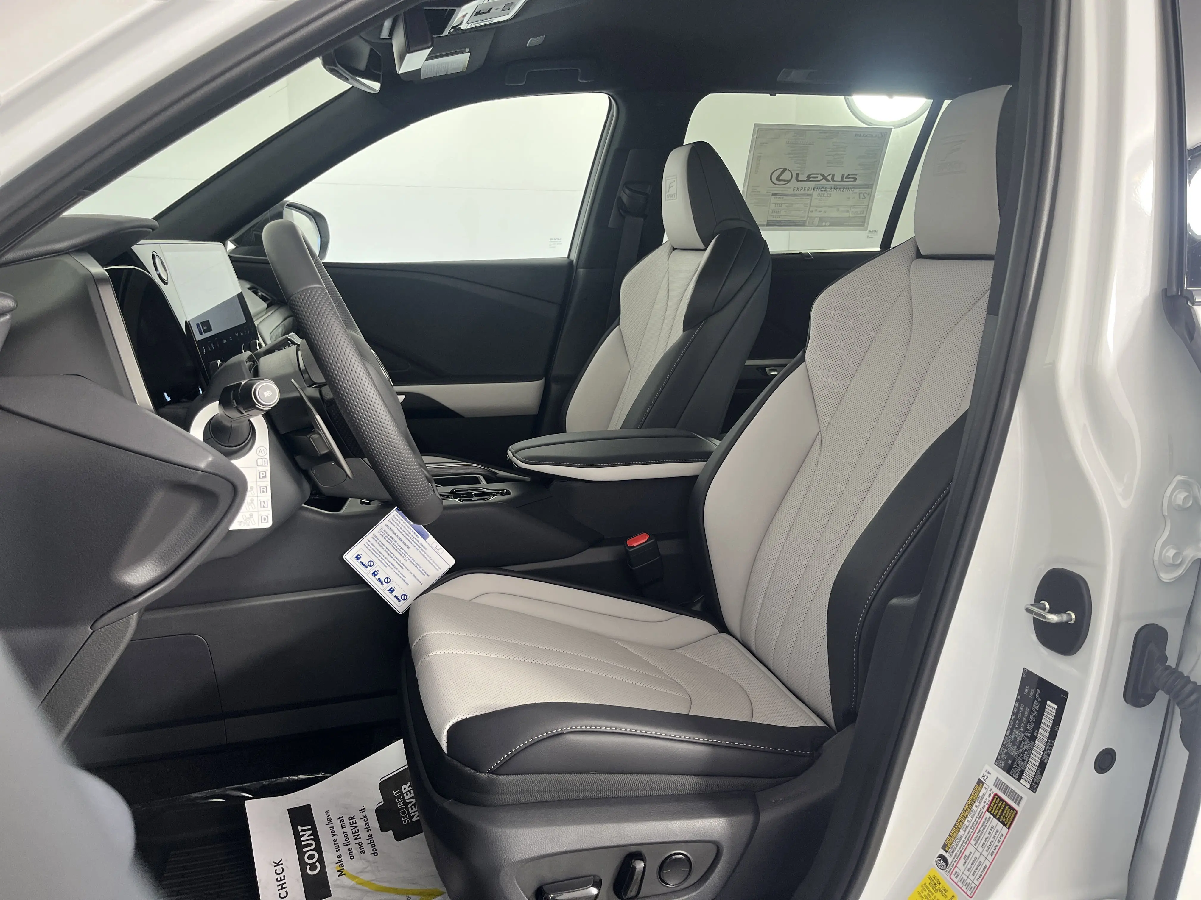 2025 Lexus TX 500h F SPORT Performance Premium photo 2
