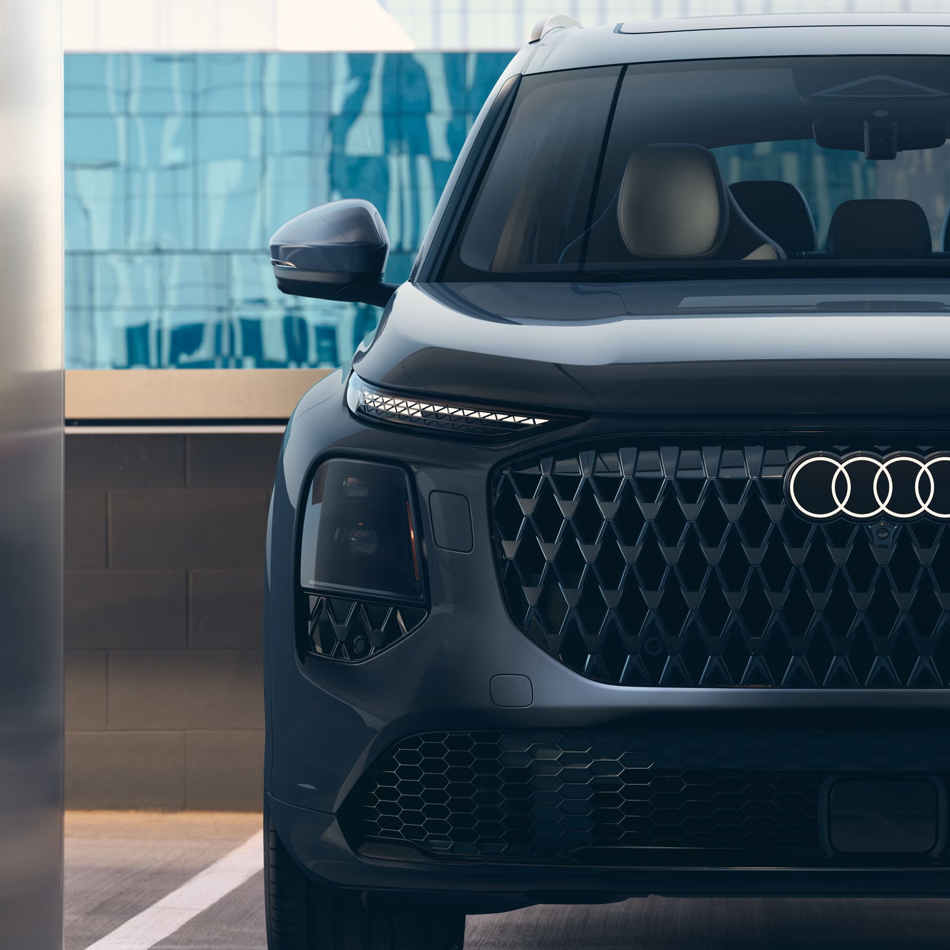 Front view of the Audi Q7.
