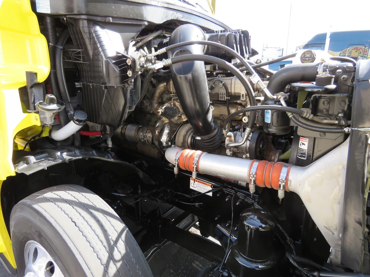 2022 Freightliner Cascadia - image 12