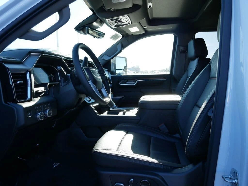 2026 GMC Sierra 3500HD Denali - Photo 8