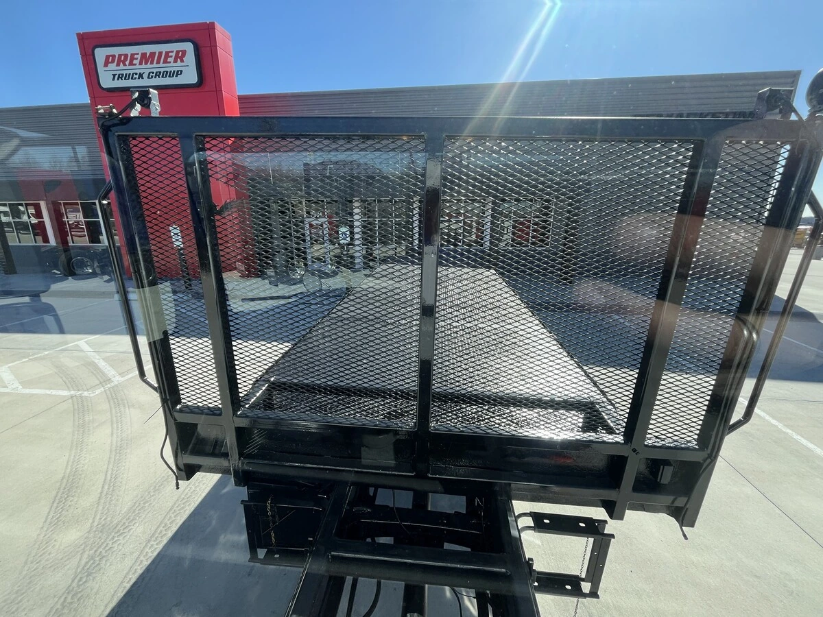 2018 Freightliner 114SD - image 22