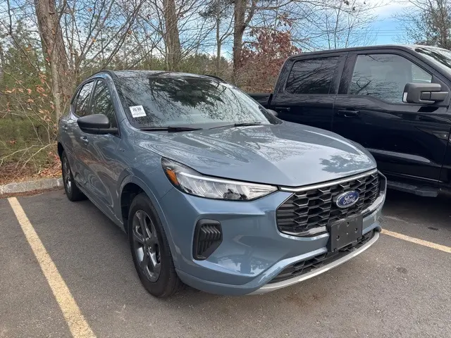 2023 Ford Escape ST-Line photo 2