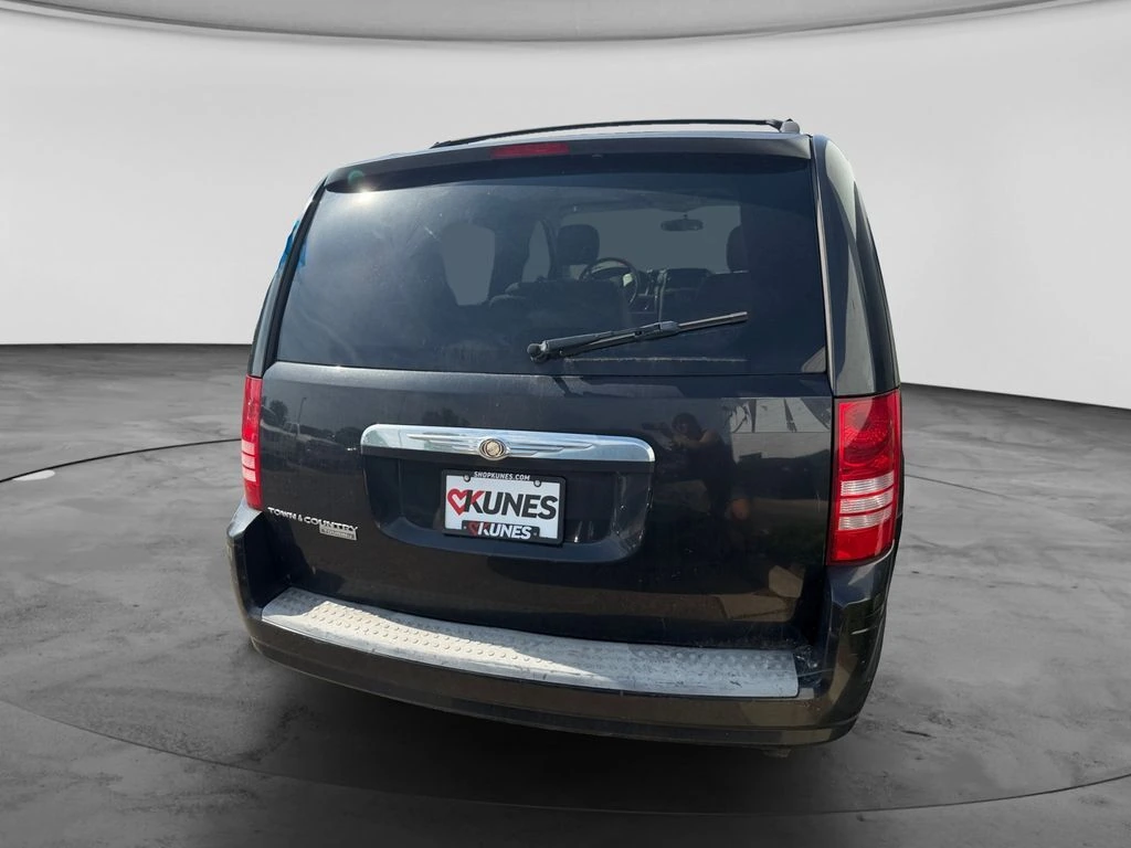 2008 Chrysler Town & Country Touring - Photo 8