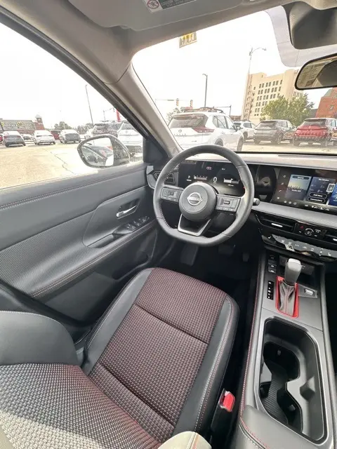2026 Nissan Kicks SR photo 24