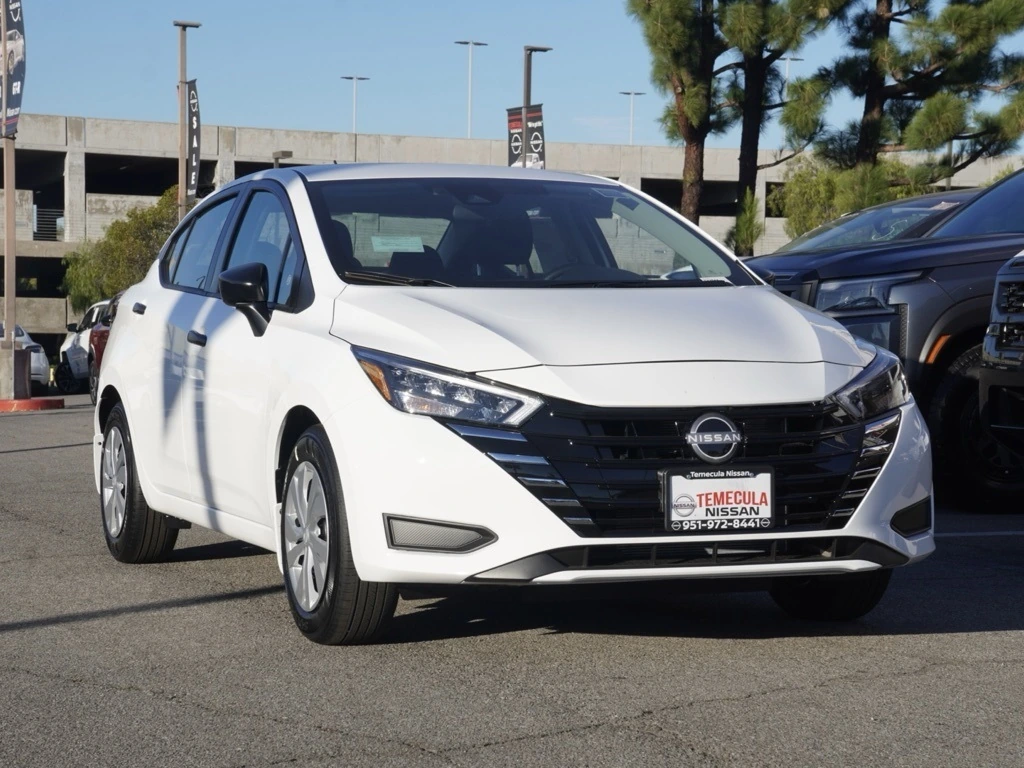 2025 Nissan Versa S's photo