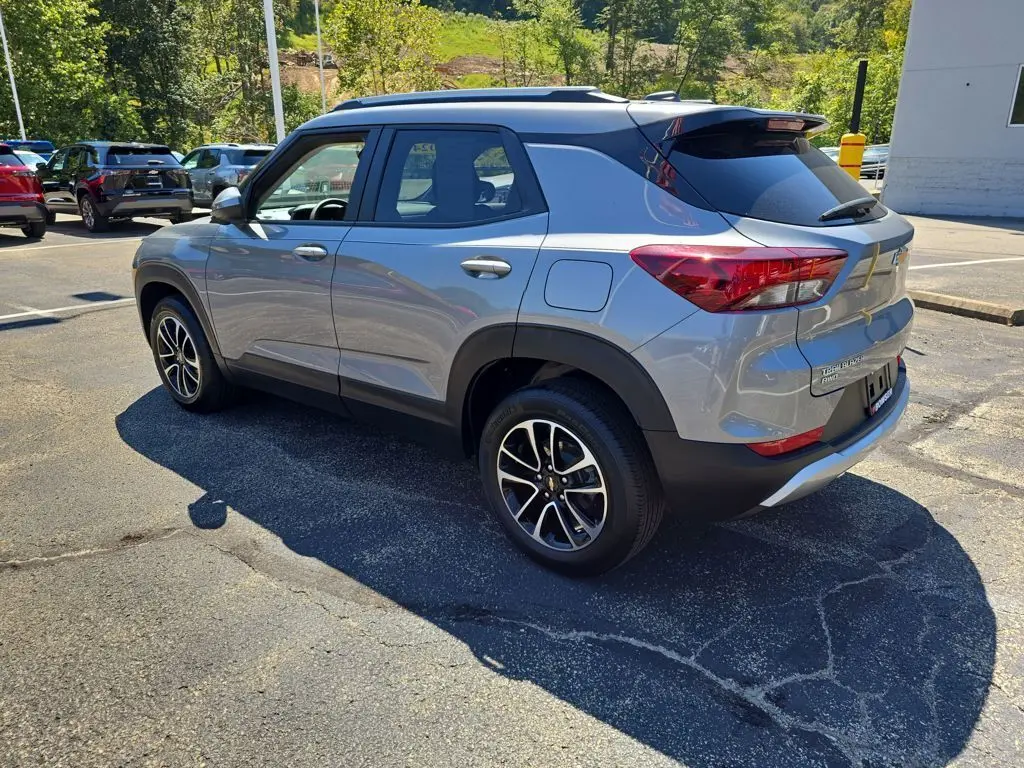 2024 Chevrolet Trailblazer LT photo 3