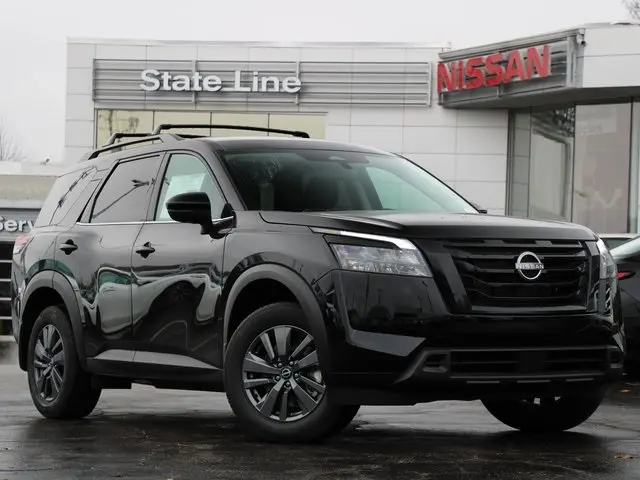 2025 Nissan Pathfinder SV's photo