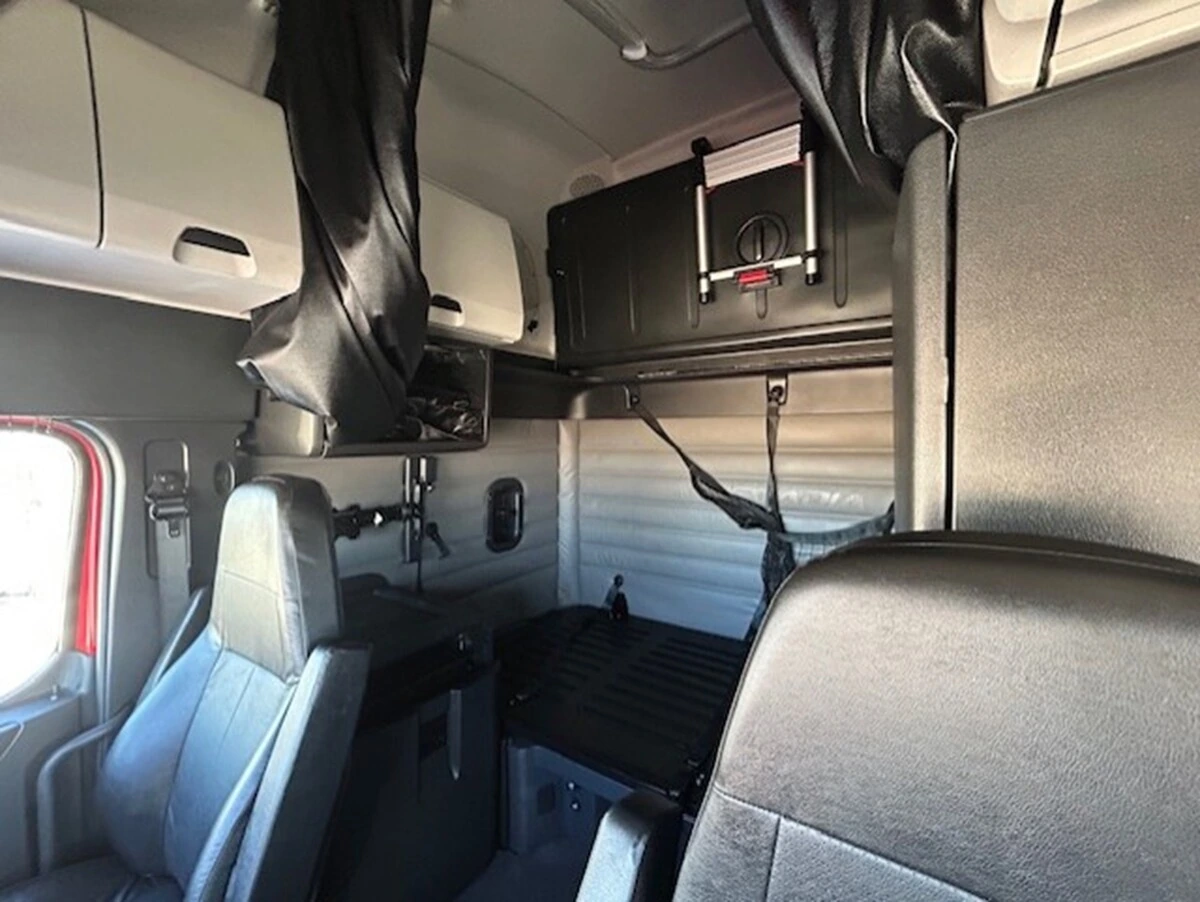 2025 Freightliner Cascadia - image 15