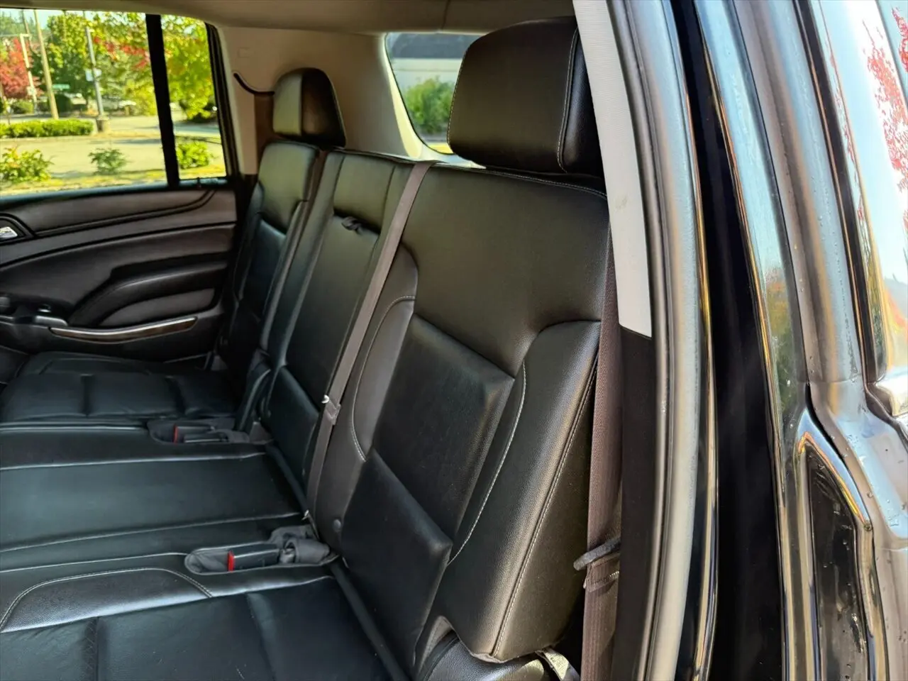 2016 Chevrolet Suburban LT photo 25