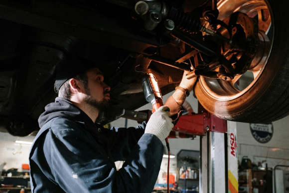 A mwchanic working on a car