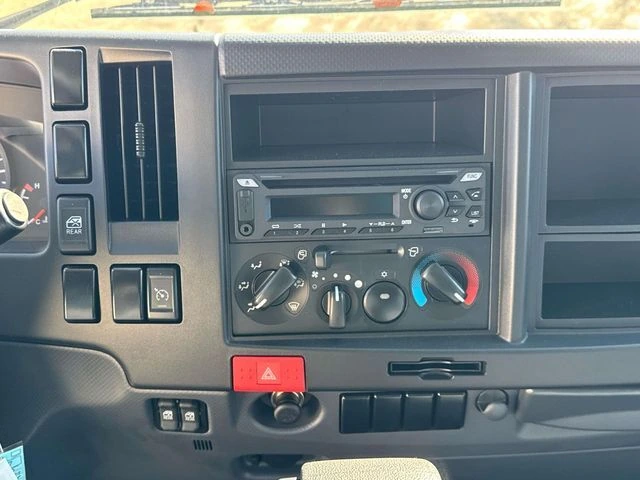 2025 Isuzu NPR - image 25