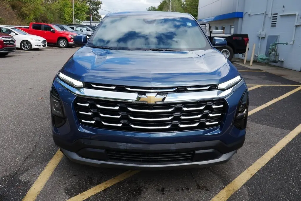 2026 Chevrolet Equinox LT photo 2