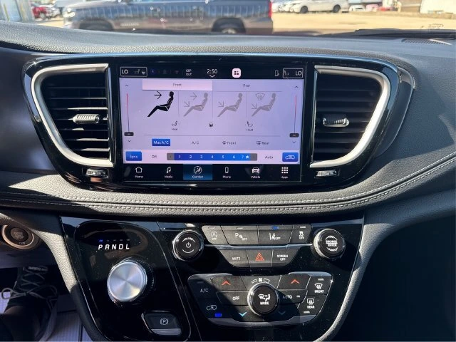 2026 Chrysler Pacifica Select - Photo 15