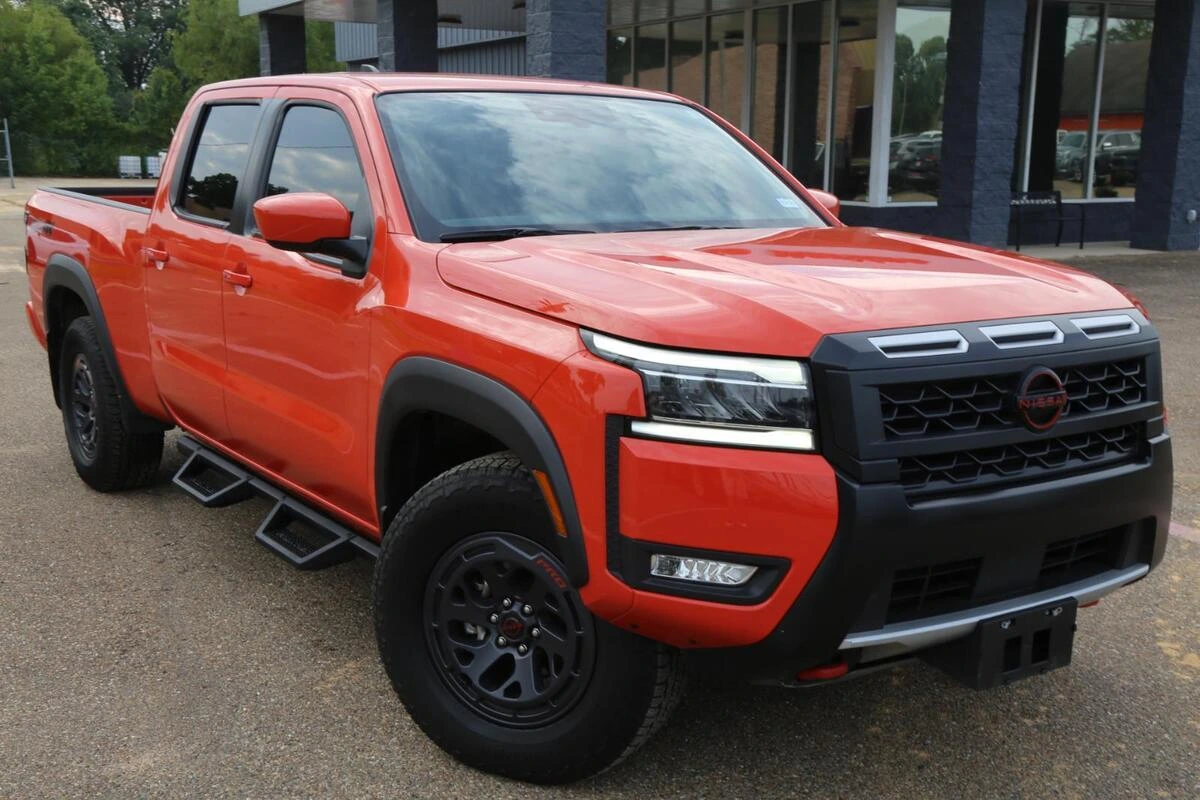 2025 Nissan Frontier PRO-4X's photo